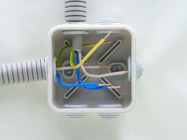 Освітлення у ванній кімнаті: пристрій і принцип монтажу своїми руками