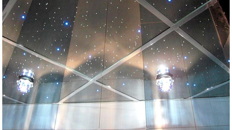 Дзеркальна стеля у ванній кімнаті, його види, плюси і мінуси Дзеркальна стеля у ванній кімнаті, його види, плюси і мінуси