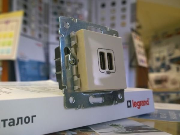 Підключення USB розетки: монтаж у стіну