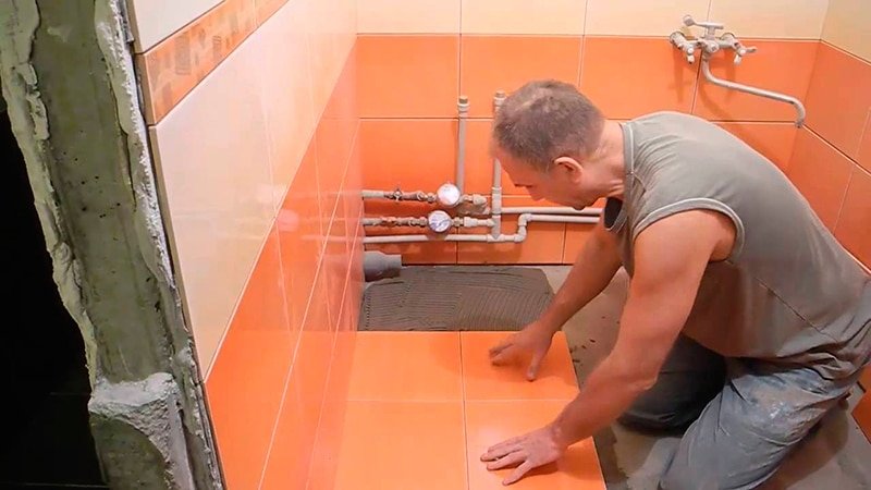 Кладка плитки у ванній: відео інструкція робіт своїми руками