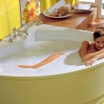 Плитка для ванної бамбук: фото жовта і блакитна кімната