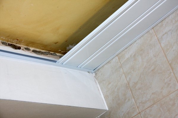 Монтаж рейкової стелі своїми руками поетапна інструкція