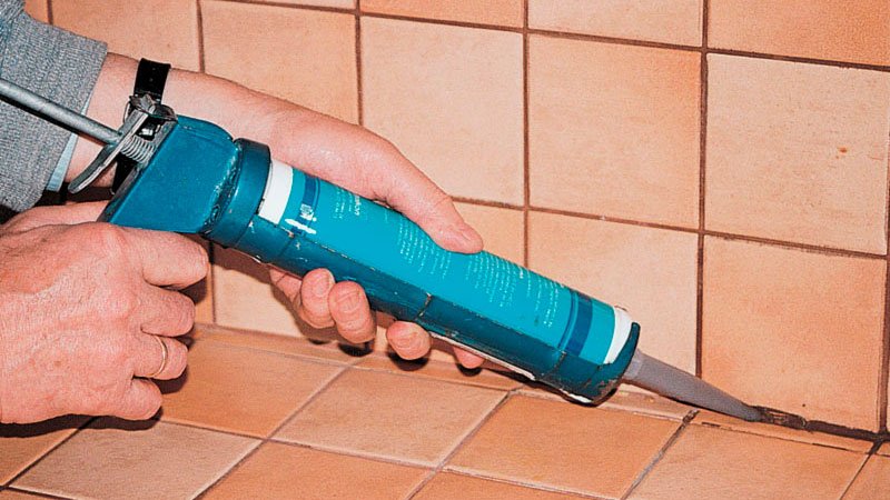 Герметик для швів плитки: скільки сохне герметик у ванній