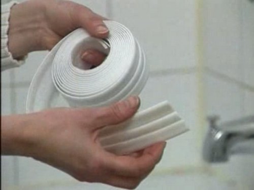 Як вибираються бордюрна стрічка для ванни, її основні види