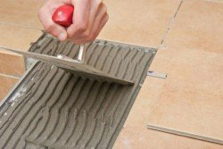 Вибираємо надійний плитковий клей для укладання плитки в ванній кімнаті