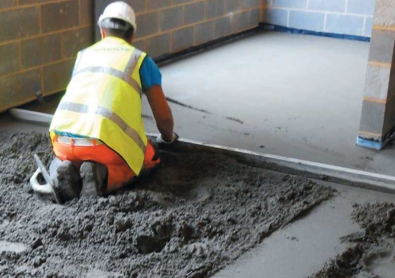 Мінімальний показник товщини стяжки: економимо з розумом