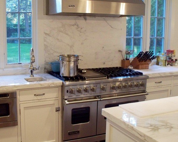 Мийка поруч з плитою: можна чи ні? Мийка поруч з плитою: можна чи ні?