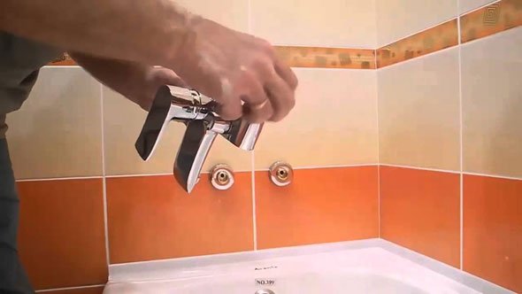 Як поміняти змішувач у ванній кімнаті своїми руками