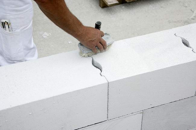 Достоїнства і недоліки стін з газобетонних блоків