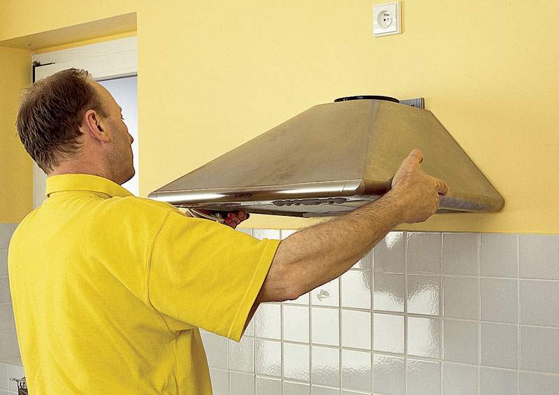 Як правильно встановити витяжку над газовою плитою?