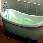 Ванна пластикова: фото, догляд, достоїнства і недоліки