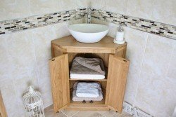 Кутова раковина з тумбою: зберігаємо простір у ванній кімнаті Кутова раковина з тумбою: зберігаємо простір у ванній кімнаті