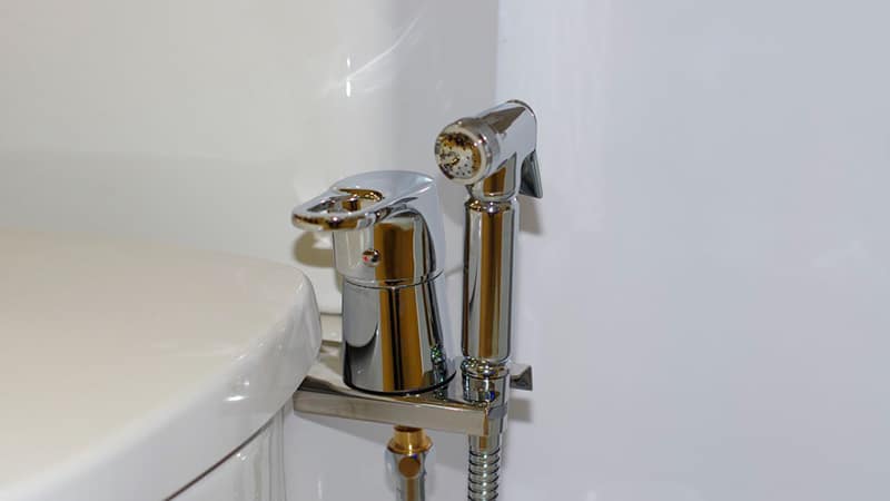 Біде приставка для унітазу: економимо відстань між унітазом і біде