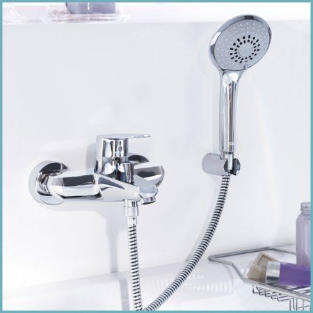 Який вибрати змішувач з душем для установки у ванній