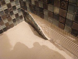 Вибираємо надійний плитковий клей для укладання плитки в ванній кімнаті