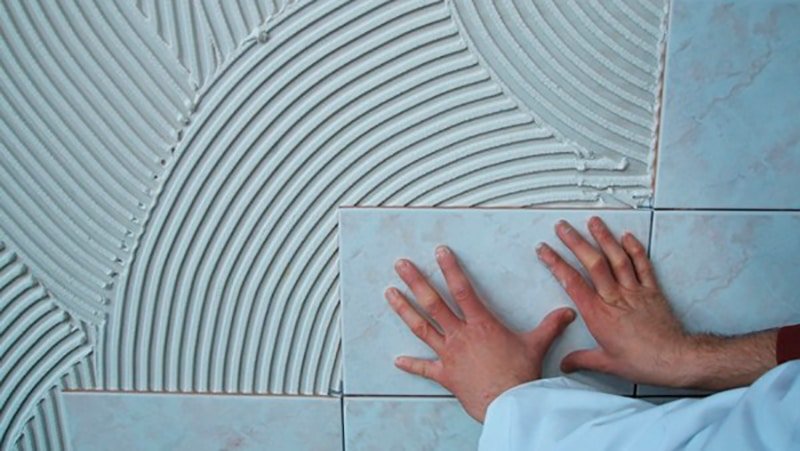 Клей для плитки у ванній: який плитковий клей краще вибрати