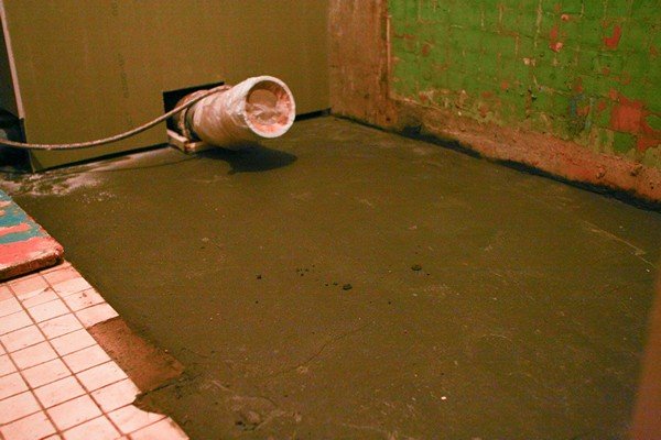 Підлога у ванній кімнаті: як правильно і з чого краще його зробити