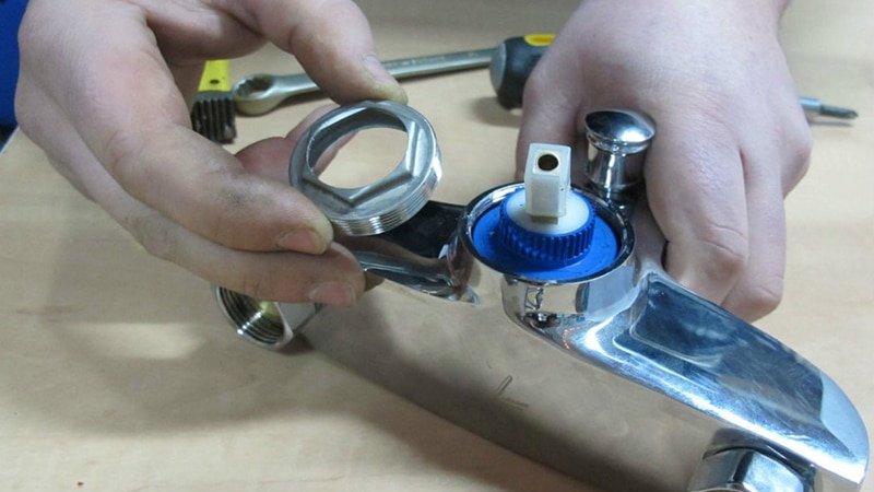 Ремонт змішувача у ванній своїми руками