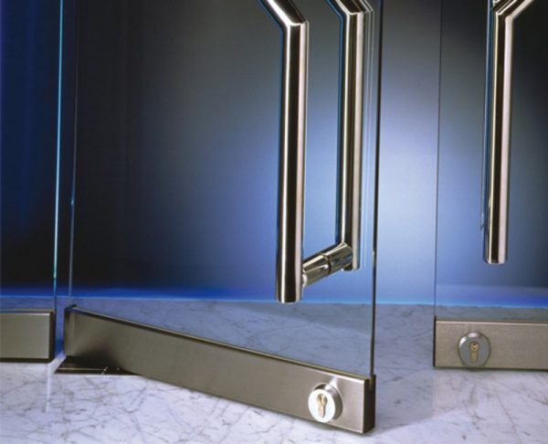 Скляні двері для ванної кімнати і туалету — види і установка (відео, фото)