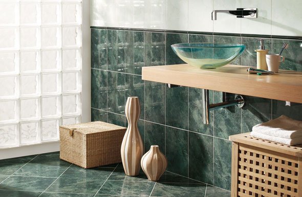 У чому відмінності простий плитки (кахель) від керамограніта