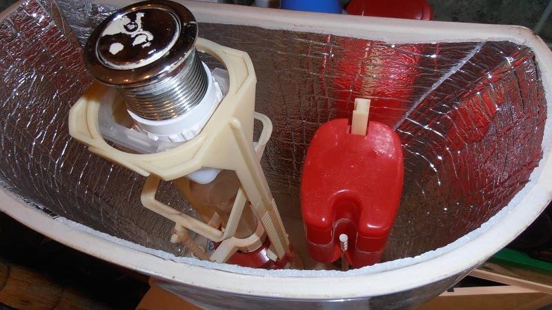 Як позбавитися від конденсату на бачку унітаза