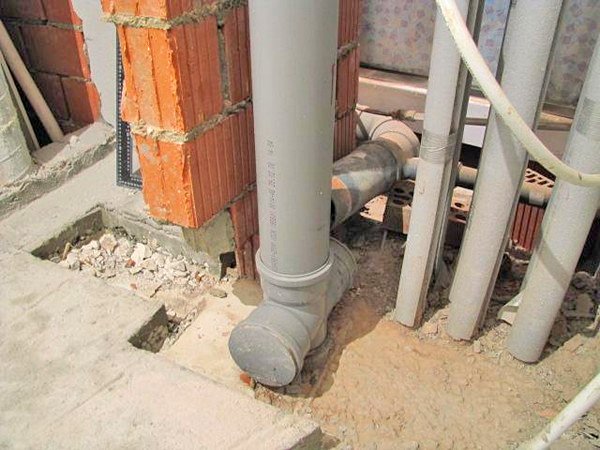 Заміна стояка каналізації: технологія та її особливості