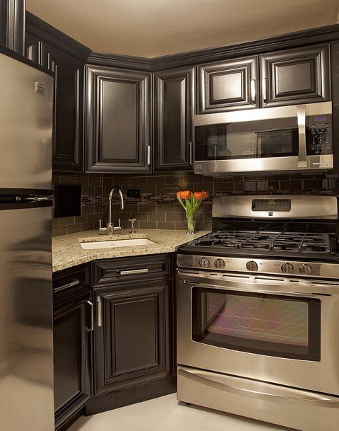 Мийка поруч з плитою: можна чи ні? Мийка поруч з плитою: можна чи ні?