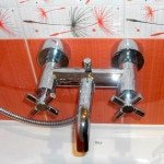 Установка змішувача у ванній своїми руками: як правильно виконати монтаж на стіну і заміну Установка змішувача у ванній своїми руками: як правильно виконати монтаж на стіну і заміну