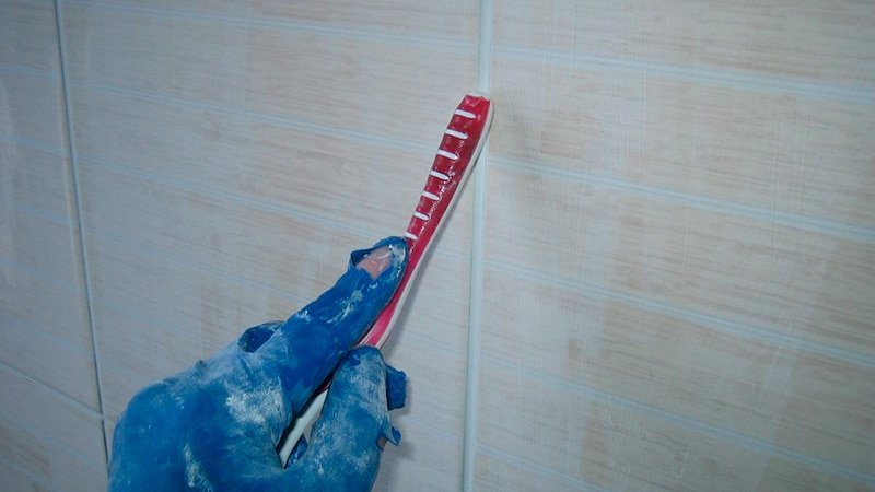 Як очистити шви між плиткою у ванній