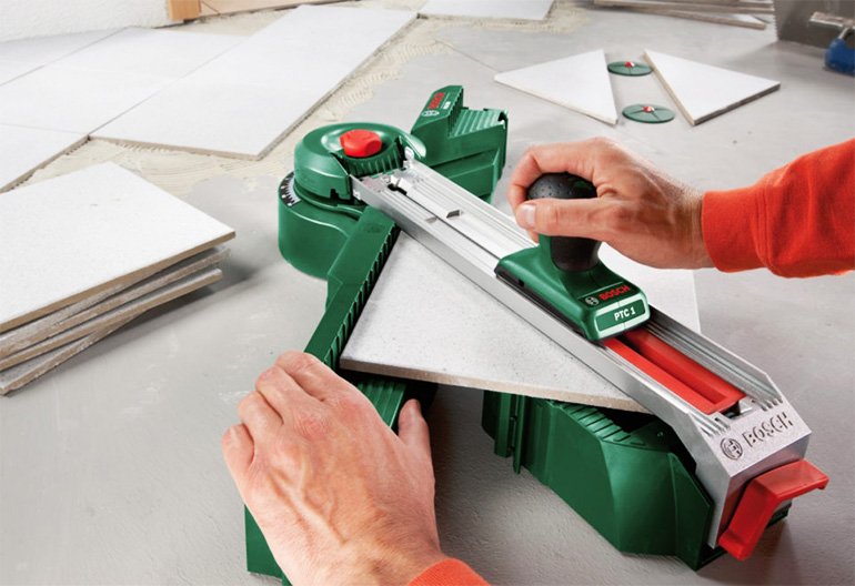 Інструкція як клеїти плитку у ванній на стіну самостійно