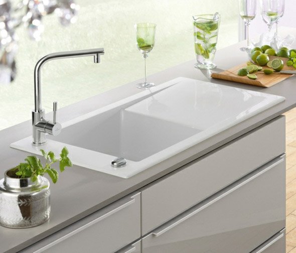 Мийка на кухні біля вікна: плюси і мінуси такого варіанту