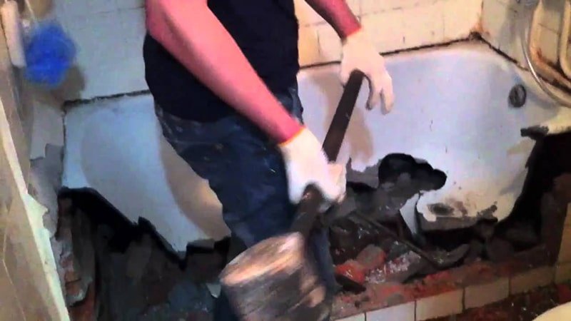 Демонтаж чавунної ванни: вивезення ванн своїми силами