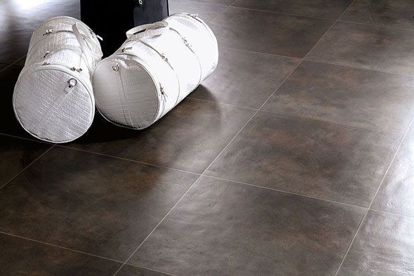 У чому відмінності простий плитки (кахель) від керамограніта