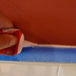 Як і чим закрити щілину між ванною і стіною