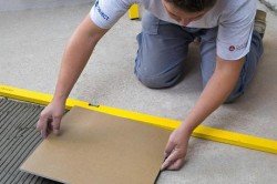 Підлога кахельна: підготовка клею і викладання плитки