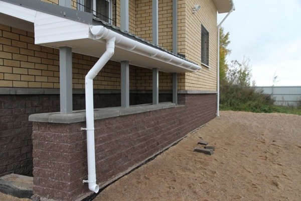 Пластикові водостоки для даху