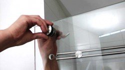 Заміна фурнітури в душовій кабіні: встановлюємо ролики і ущільнювач самостійно