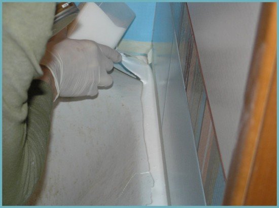 Емаль або акрил: що краще для реставрації старої ванни