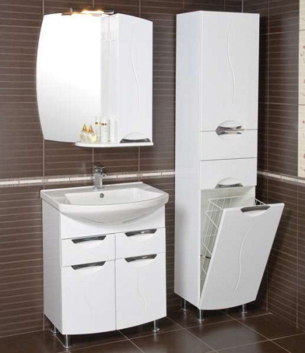 Шафа пенал для ванної: переваги, різновиди та критерії вибору Шафа пенал для ванної: переваги, різновиди та критерії вибору