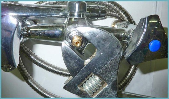 Ремонт змішувача у ванній: як полагодити своїми руками