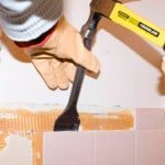 Як зняти плитку зі стіни акуратно