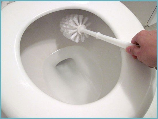 Як очистити унітаз від вапняного нальоту і сечового каменю