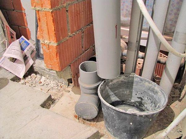 Заміна стояка каналізації: технологія та її особливості