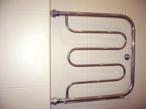 Установка рушникосушки у ванній: технологія і нюанси підключення Установка рушникосушки у ванній: технологія і нюанси підключення