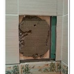 Відвалилася плитка у ванній: чим і як правильно приклеїти