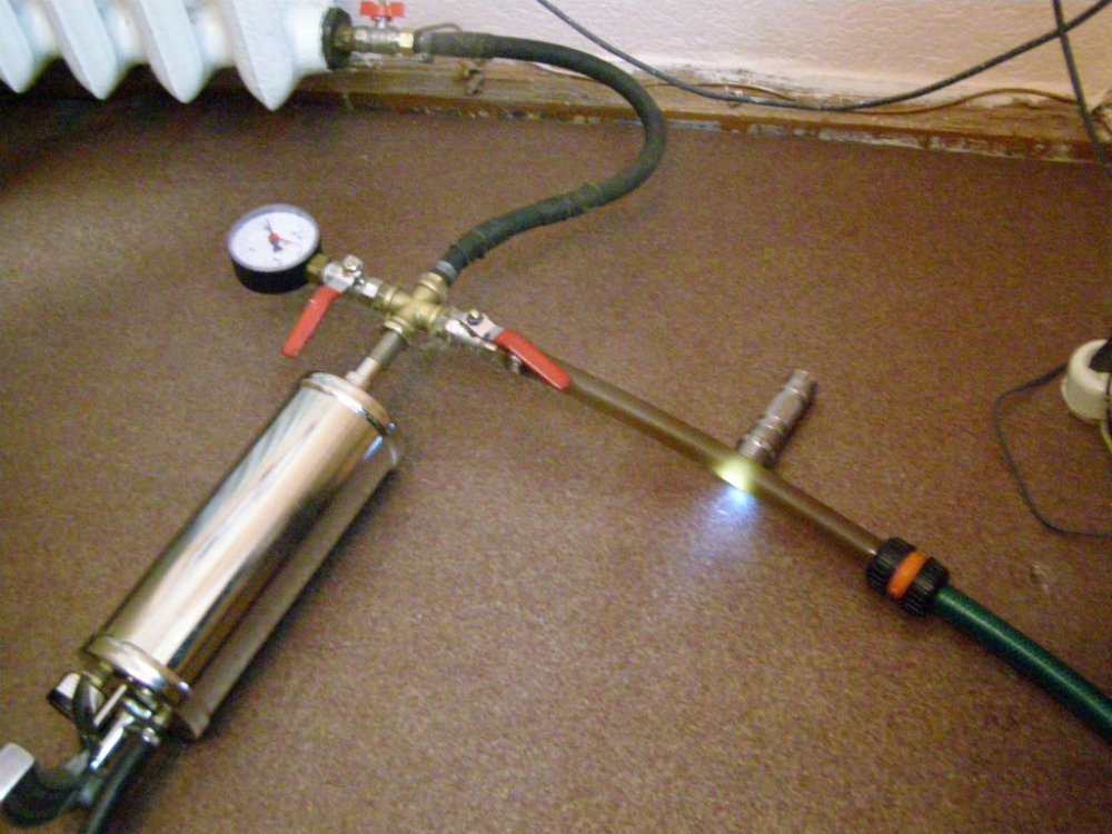 Опалення дали, а батареї залишилися холодними: що потрібно робити