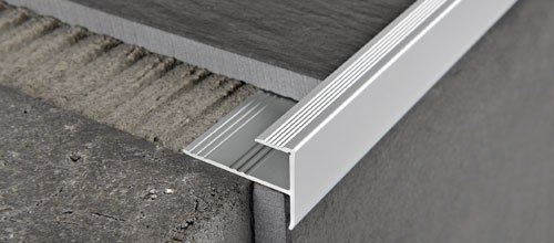 Керамічний куточок для ванної на плитку, види і як вибрати