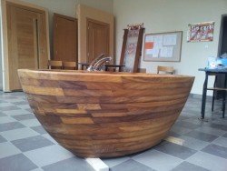 Деревяна ванна в інтерєрі: бути чи не бути?