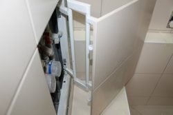 Сантехнічний люк невидимка: конструктивні відмінності і послідовність встановлення