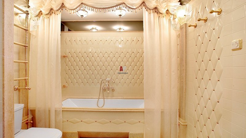 Фото плитка у ванній з малюнком: красива синя